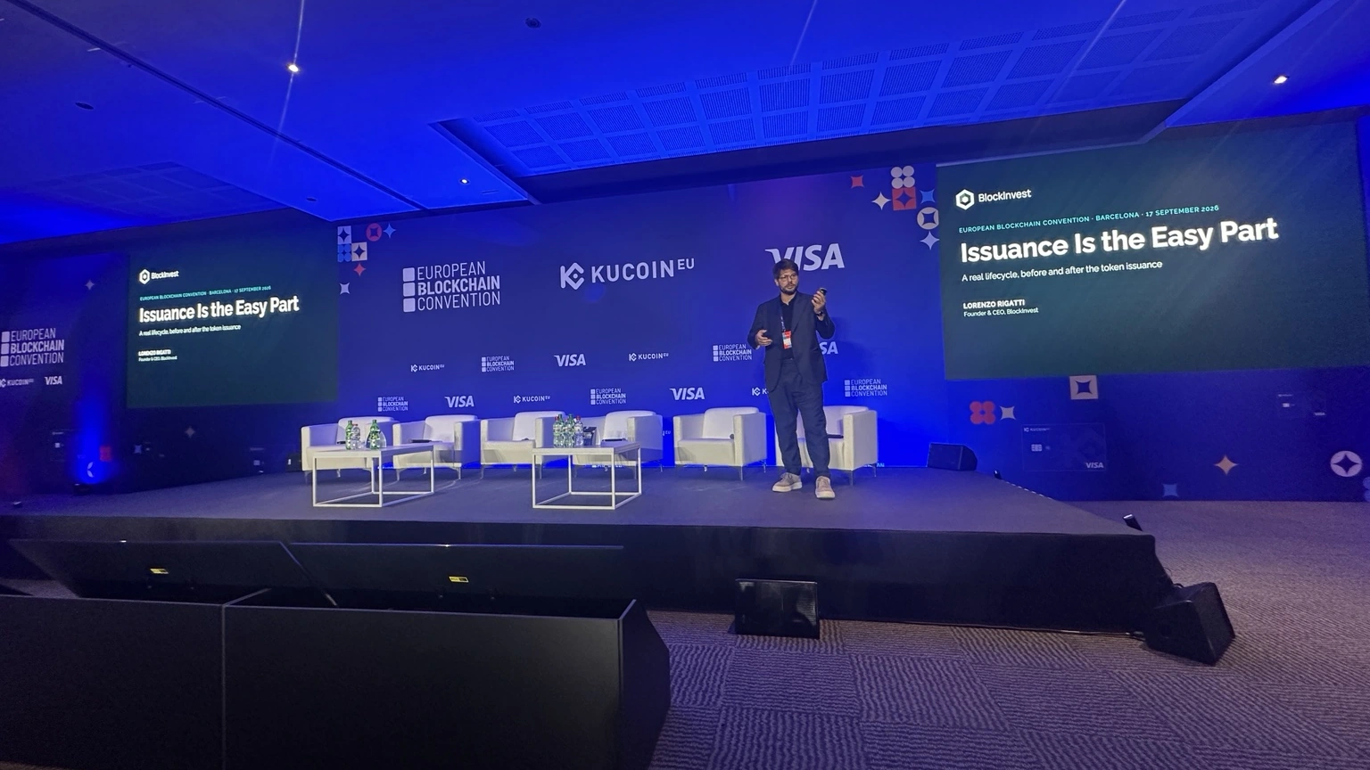 Lorenzo Rigatti di BlockInvest sul palco della European Blockchain Convention 2026 durante la presentazione sulla tokenizzazione