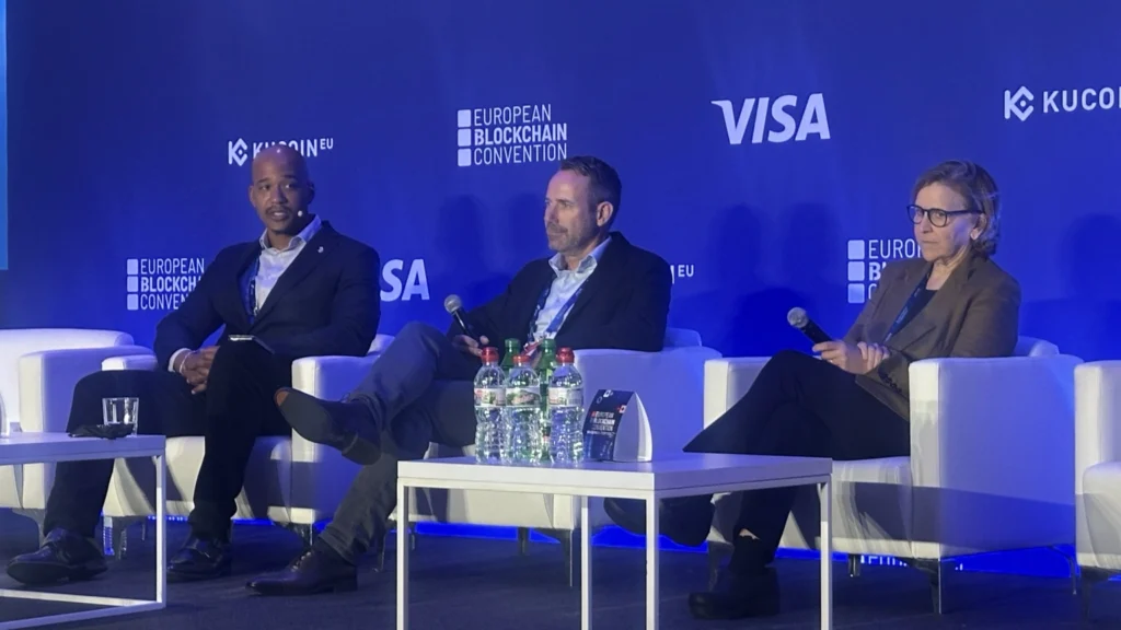 Panel alla European Blockchain Convention 2026 di Barcellona sulla collaborazione tra Isole Cayman ed Europa per lo sviluppo della finanza on-chain.
